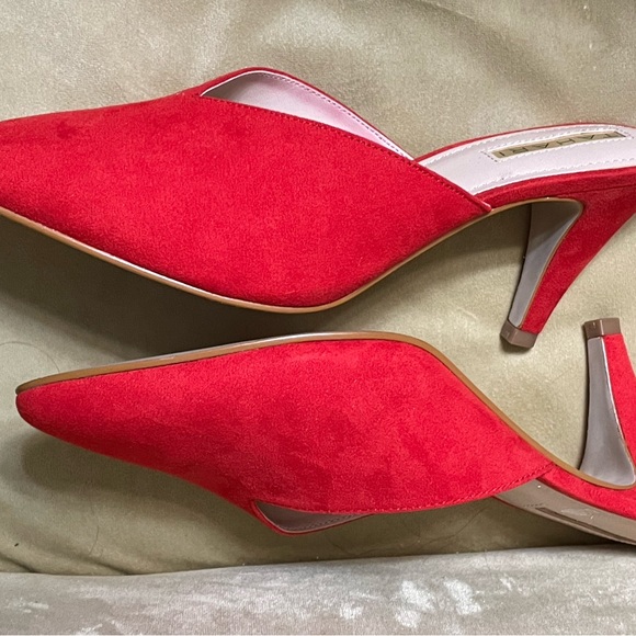 Brand New Red Suede Xmas Heel Tahari sz 7.5 womens comfortable shoes party mules - Picture 1 of 9